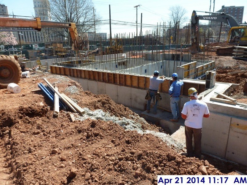 Stripping the foundation wall forms at Elev. 7-Stair 4,5 Facing South-East(800x600)